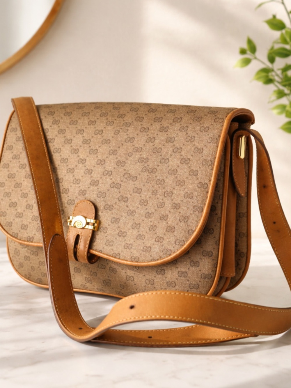Authentic Gucci Leather Crossbody/Shoulder Bag.